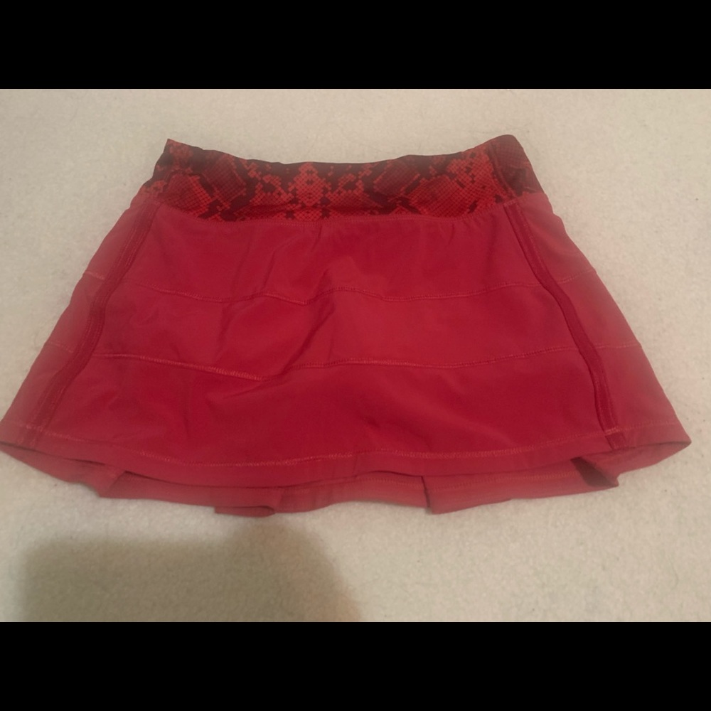Lululemon red skirt size 4 - like new condition!